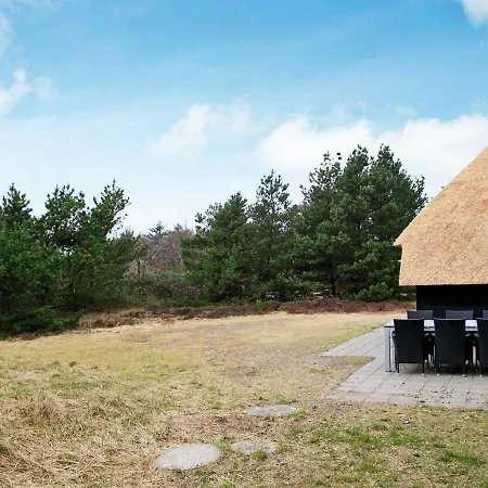 Four Bedroom Holiday In 26
