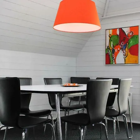 Four Bedroom Holiday In 26 *