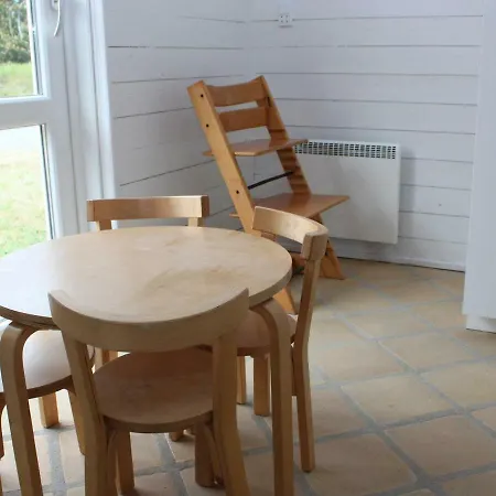 Four Bedroom Holiday In 26